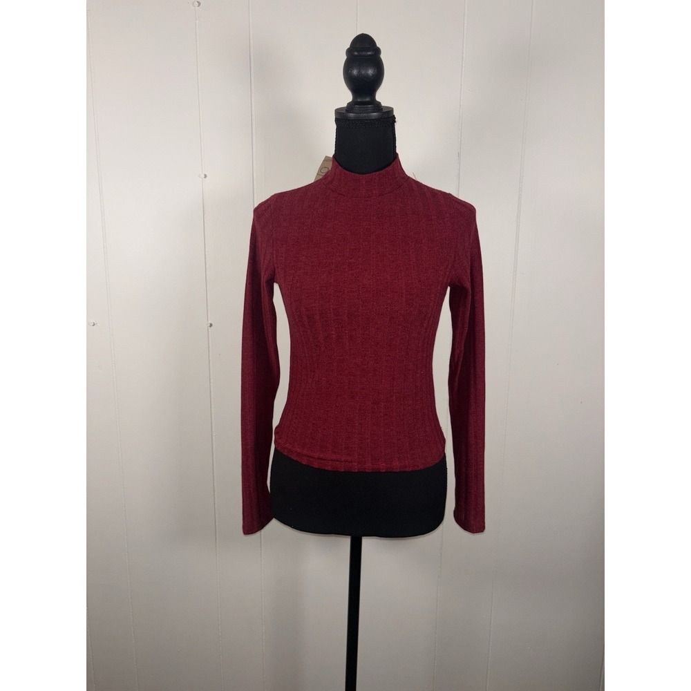 NWT Olivia Rae Top – Women's M Fitted‎ Cropped - Red Long Sleeve Ribbed